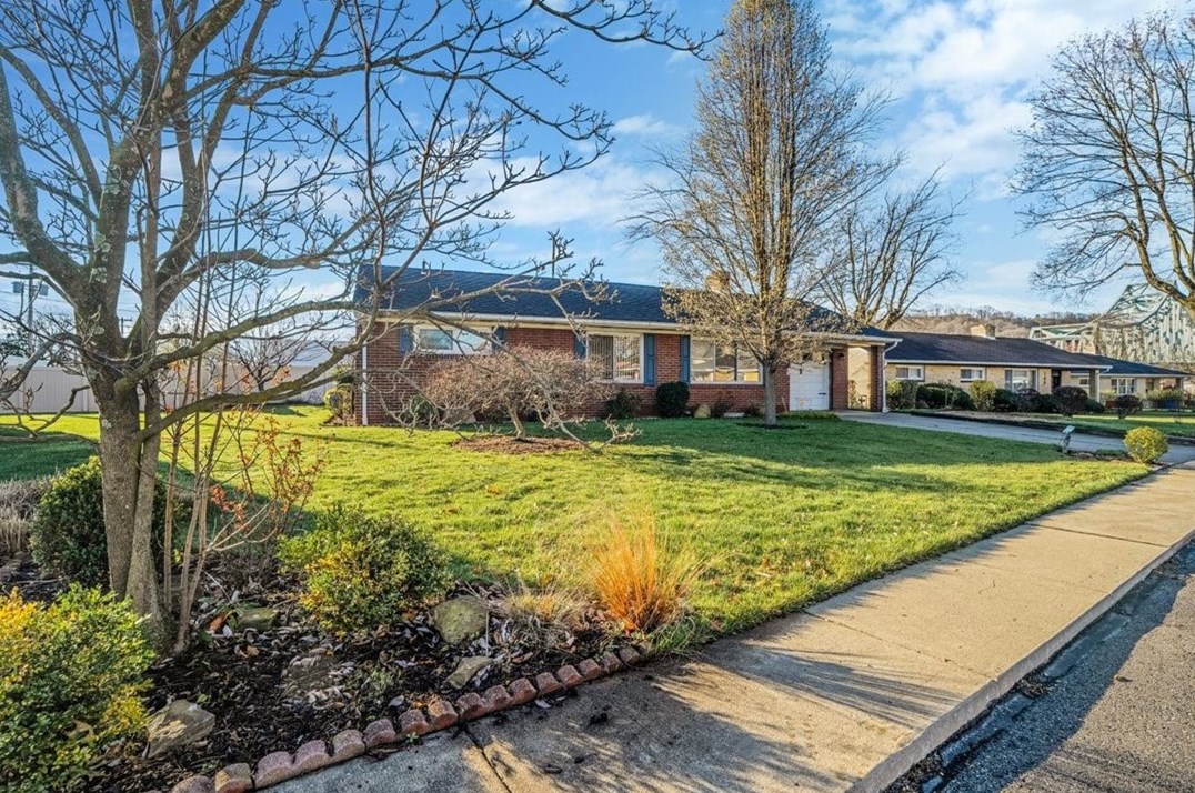 150 Bradley Ln, Sewickley, PA 15143-1847