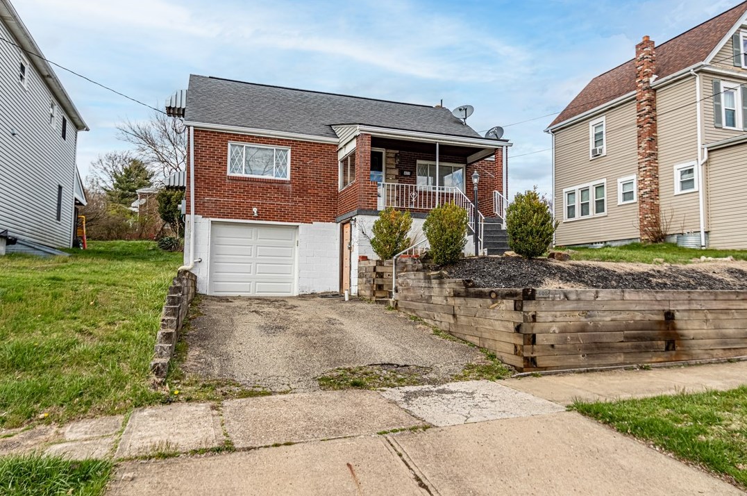 405 Elwyn Ave, Springdale, PA 15144