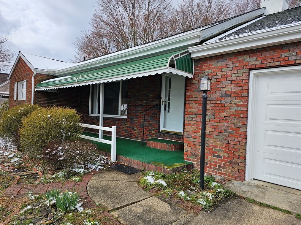 410 Garden Ave, Grove City, PA 16127-1422