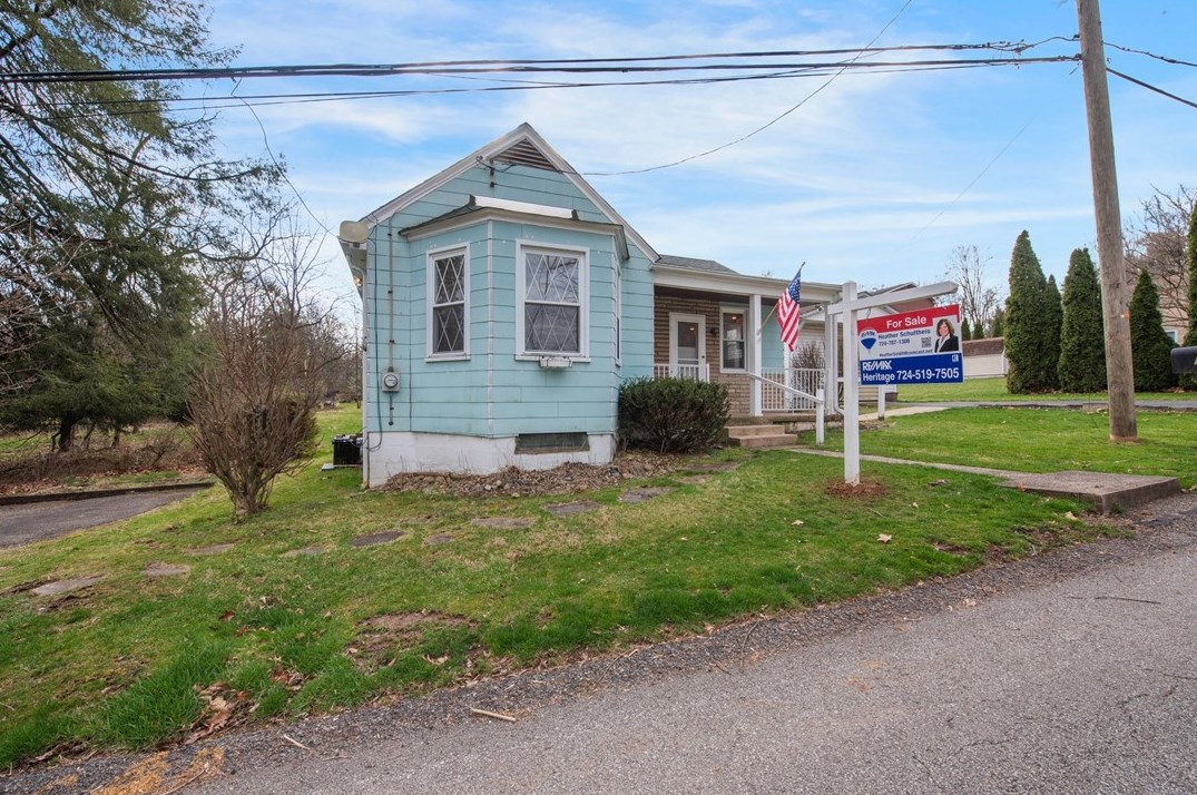 712 Cherry Dr, Trafford, PA 15085-3102