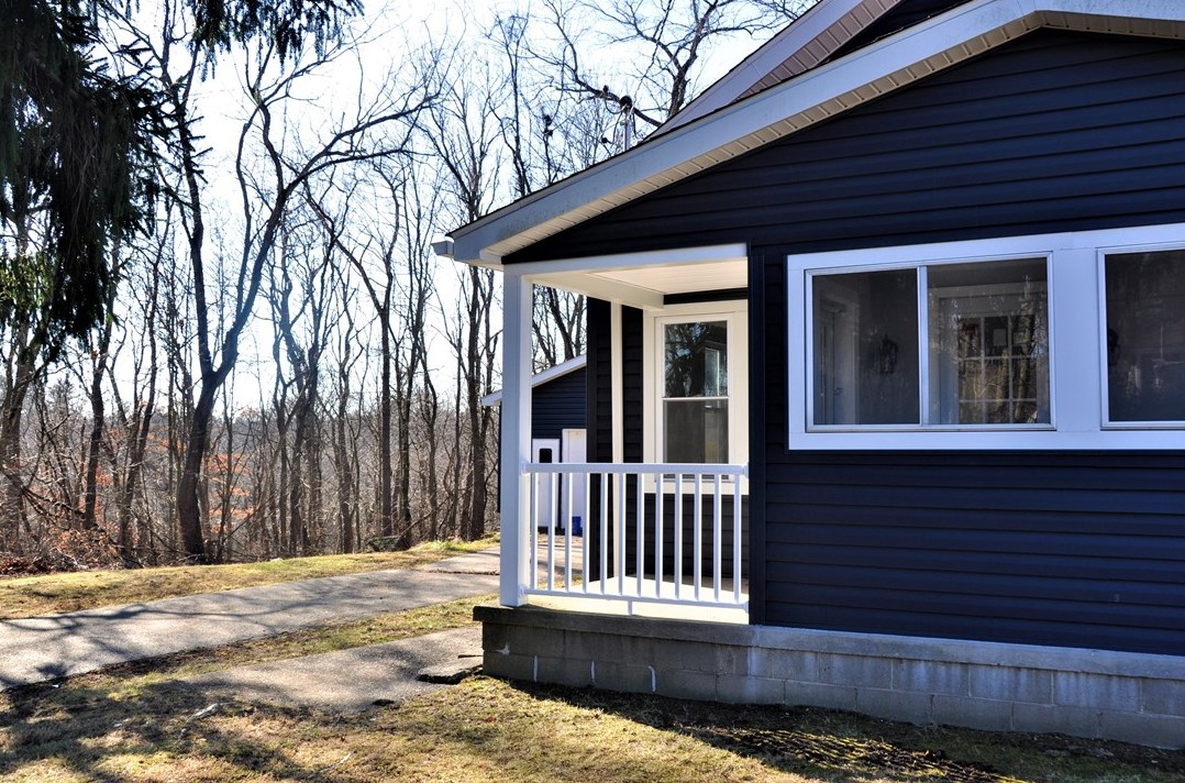 1298 Cascade Rd, Monaca PA  15061-1026 exterior