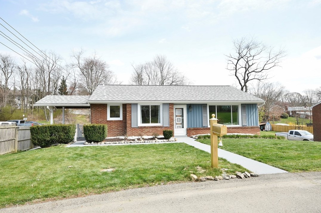 301 Mcintosh Dr, Moon Twp, PA 15108-2707