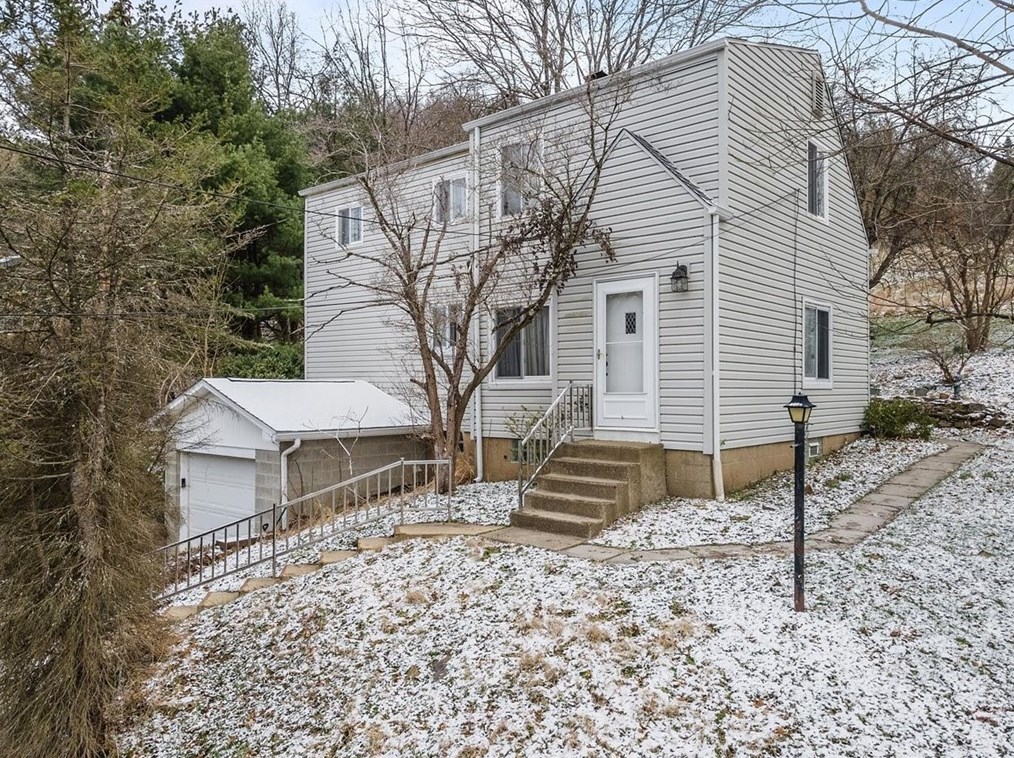 108 & 114 Yates Ln, New Kensington, PA 15068