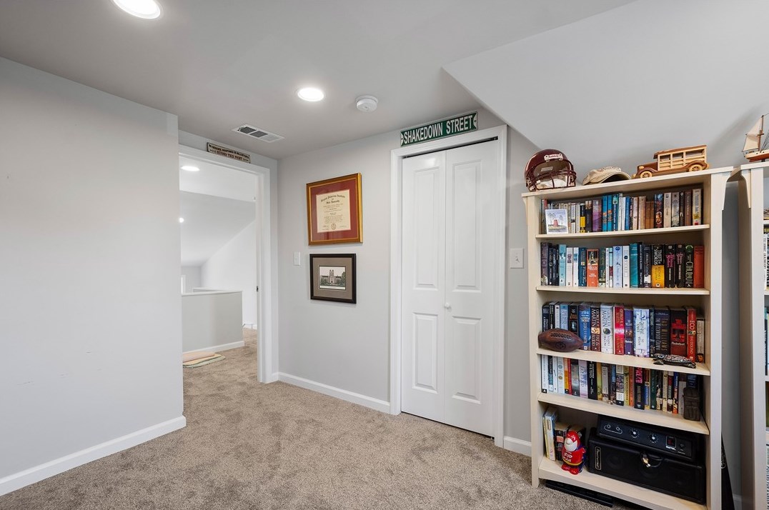 145 Main Entrance Dr, Pittsburgh PA  15122-1153 exterior