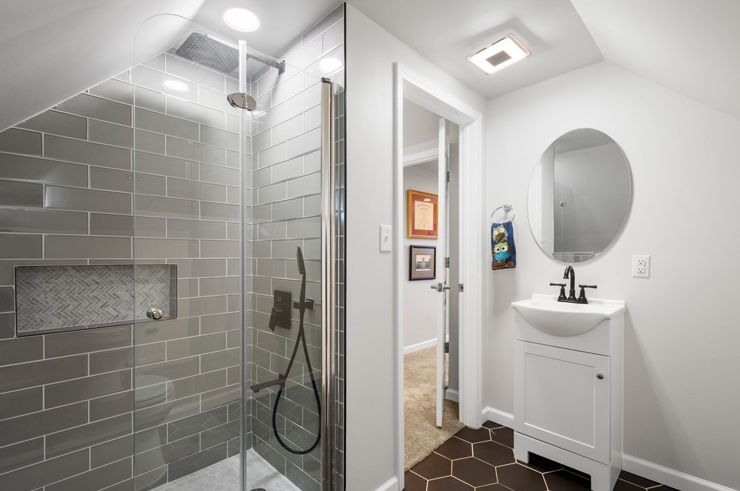 145 Main Entrance Dr, Pittsburgh PA  15122-1153 exterior