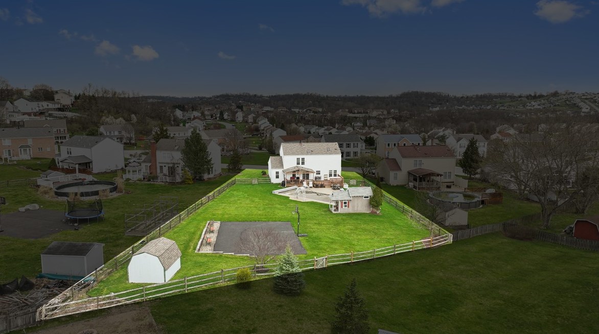 1214 Barnstaple Dr, Library, PA 15129-8974