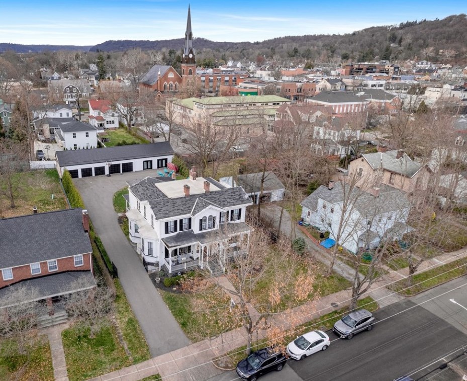 335 Chestnut St, Sewickley PA 15143-1809 exterior