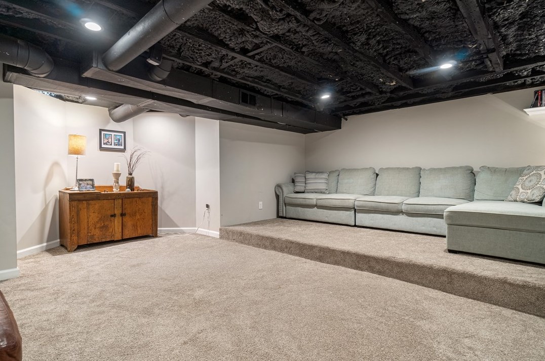 335 Chestnut St, Sewickley PA 15143-1809 exterior