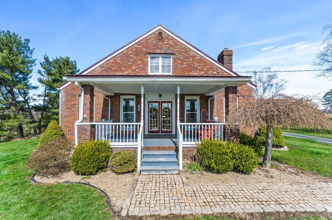 1602 High Hill Rd, Pulaski, PA 16143-4932
