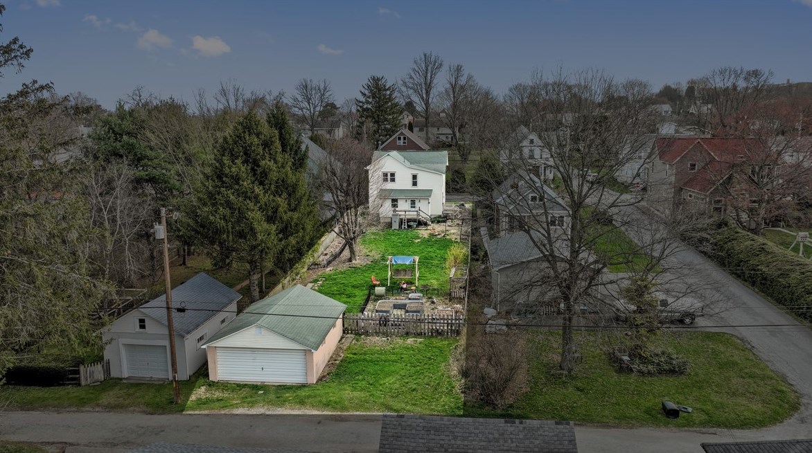 237 Church St, Ligonier, PA 15658-1301