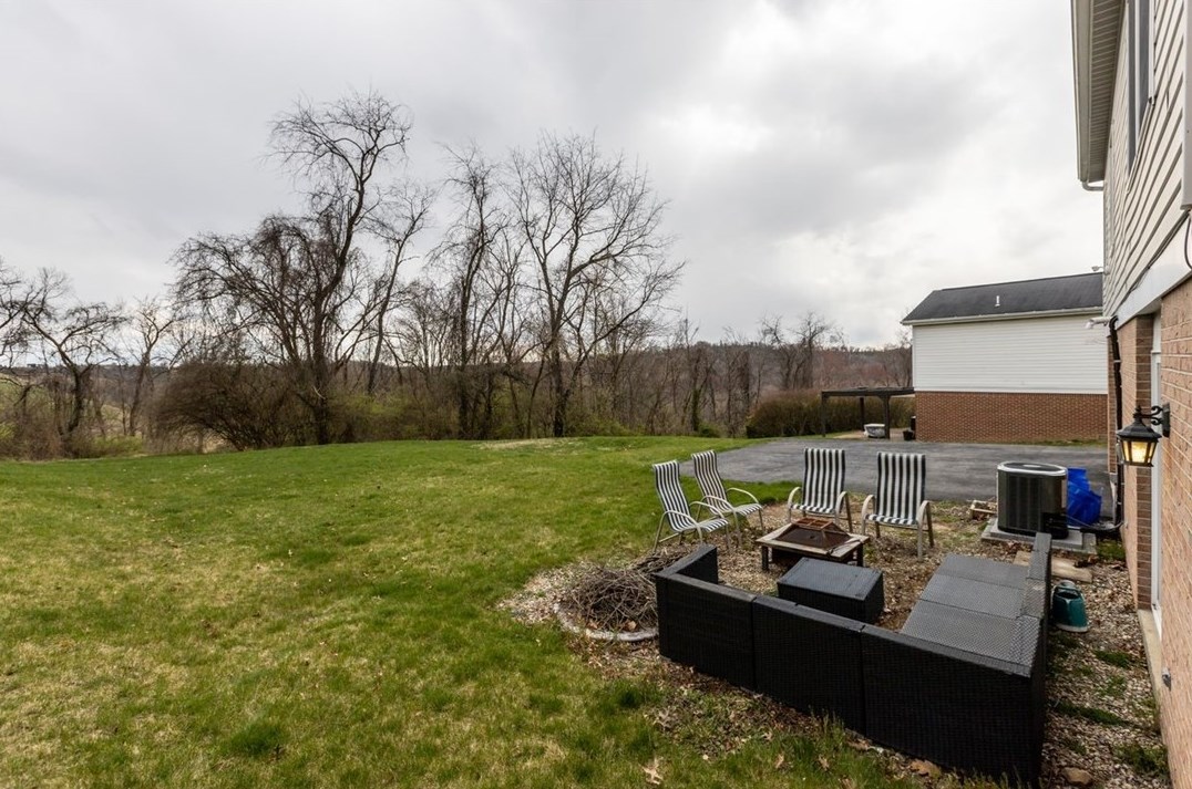 958 Bideford Dr, Library PA  15129-8900 exterior