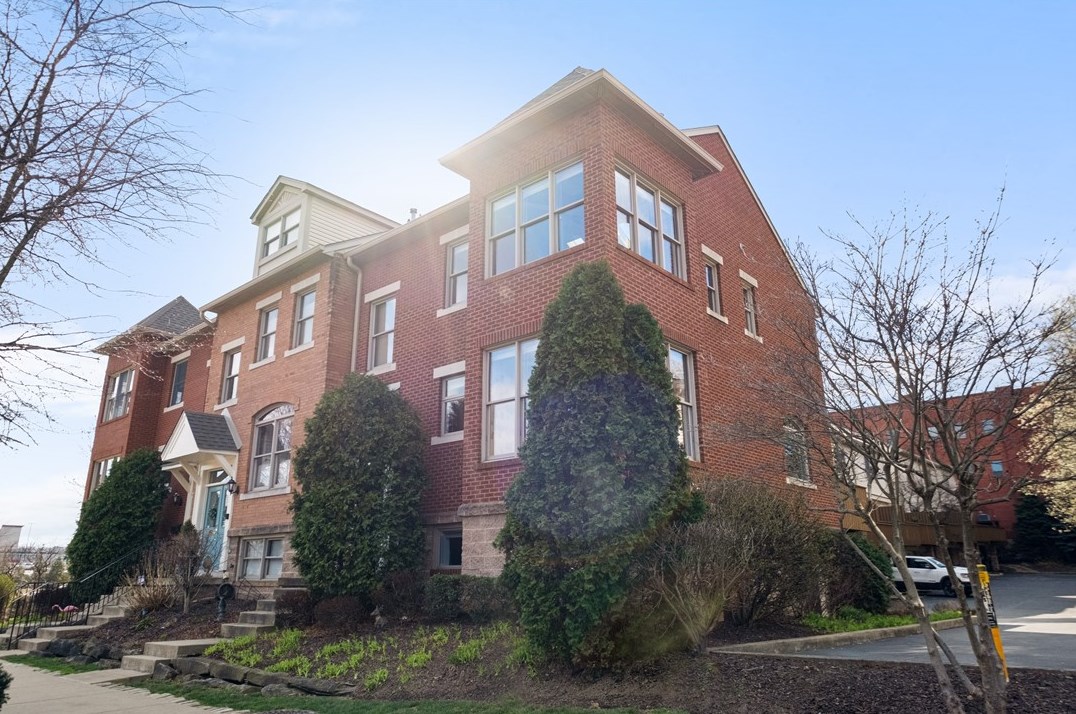 1738 Shore Ct, Pittsburgh, PA 15203-1573