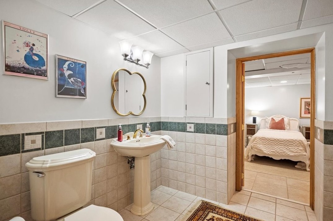 135 Devonwood Dr, Pittsburgh PA  15241-2255 exterior