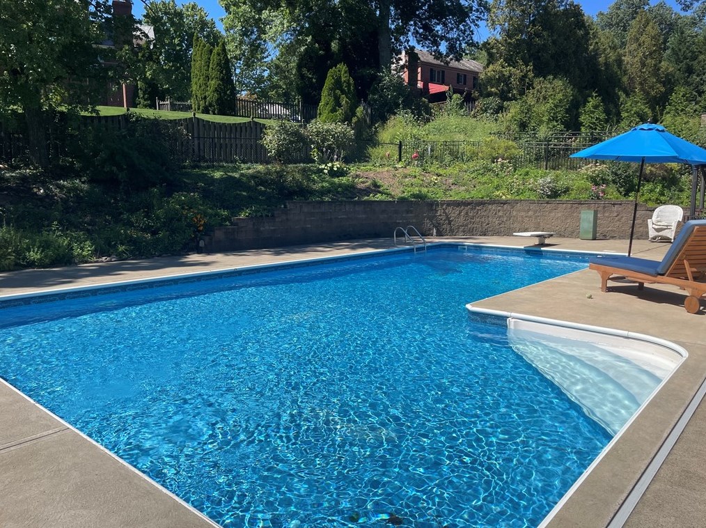 135 Devonwood Dr, Pittsburgh PA  15241-2255 exterior