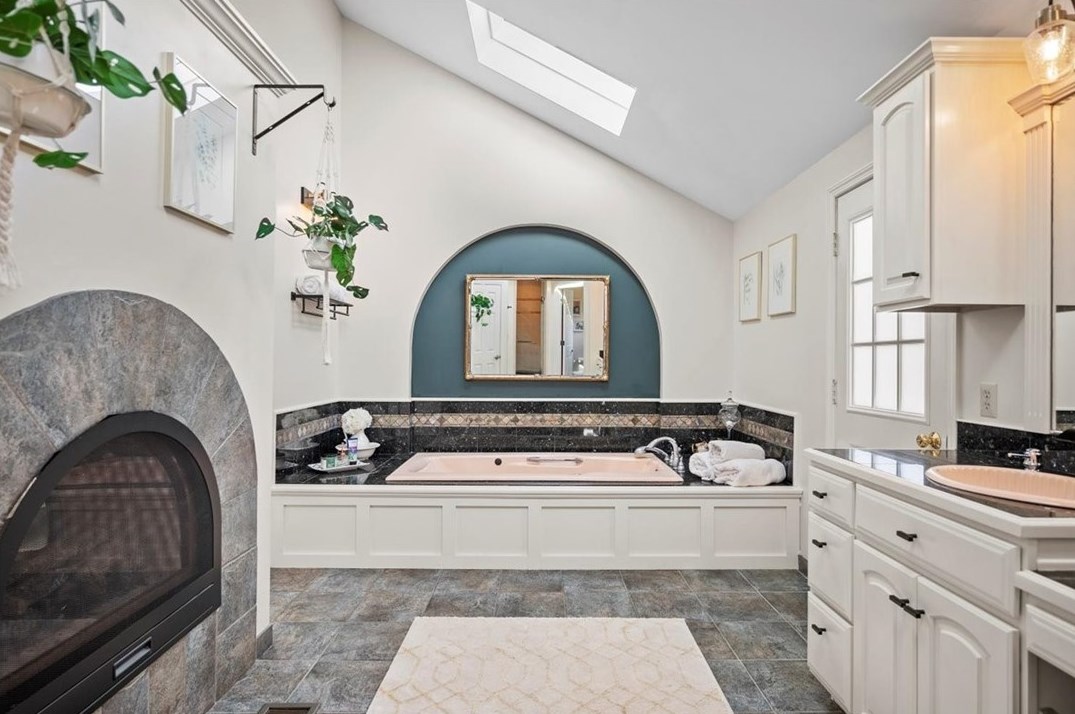 135 Devonwood Dr, Pittsburgh PA  15241-2255 exterior