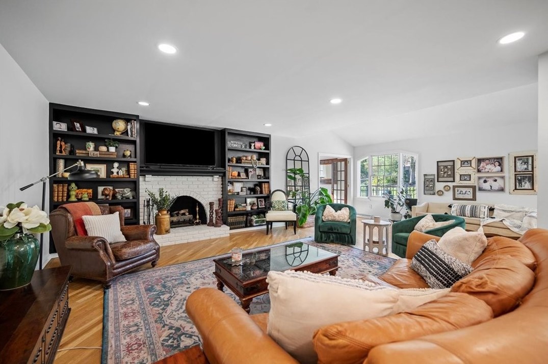 135 Devonwood Dr, Pittsburgh PA  15241-2255 exterior