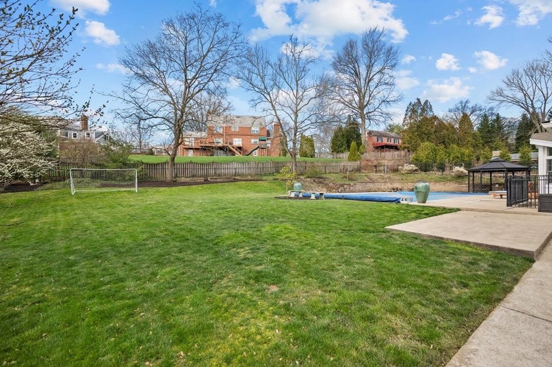 135 Devonwood Dr, Pittsburgh PA  15241-2255 exterior