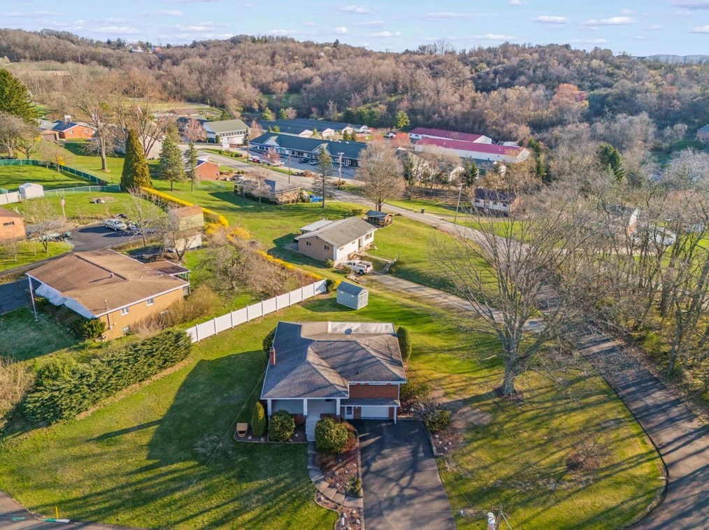 7082 Beverly Rd, Finleyville, PA 15332-1002