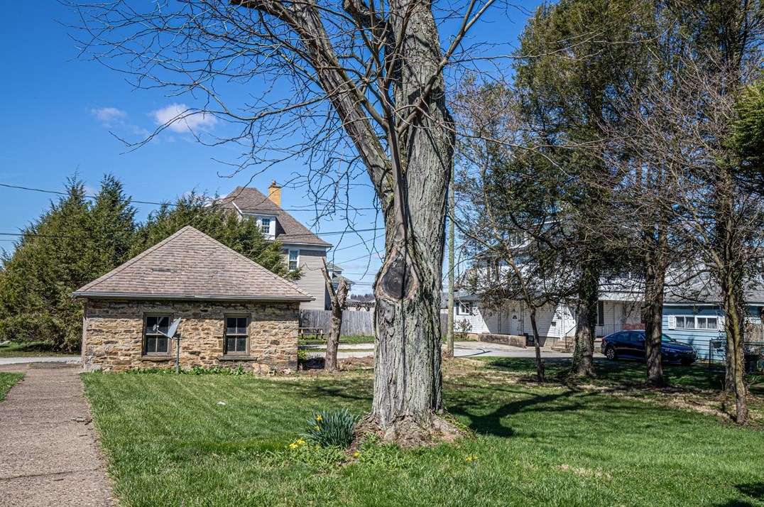 358 Morgantown St, Oliphant Furnace, PA 15401-4859