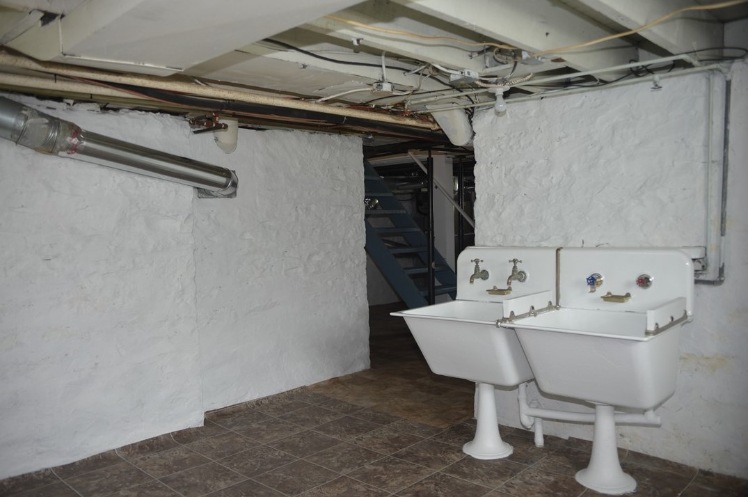 44 Vilsack St, Pittsburgh PA 15223-1733 exterior