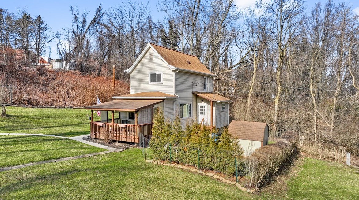 152 New York St, Pittsburgh PA  15220-5326 exterior