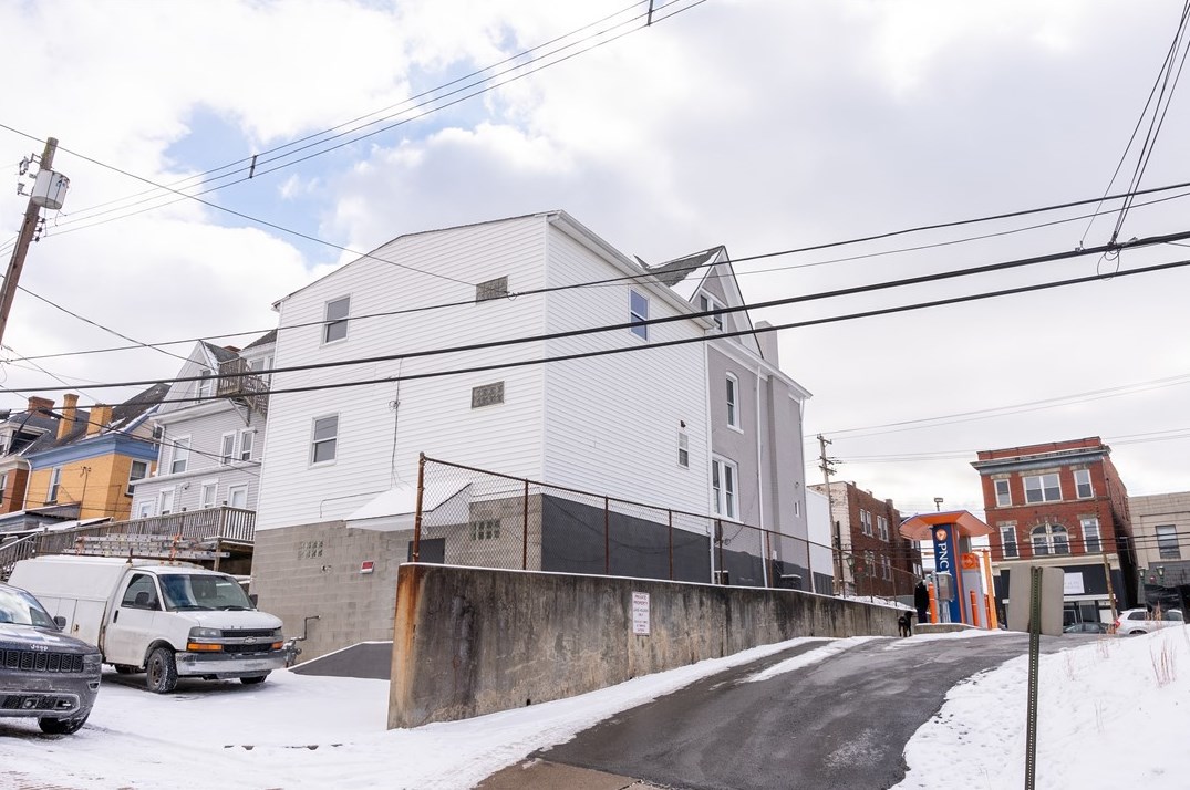 607 California Ave, Pittsburgh PA 15212-1860 exterior