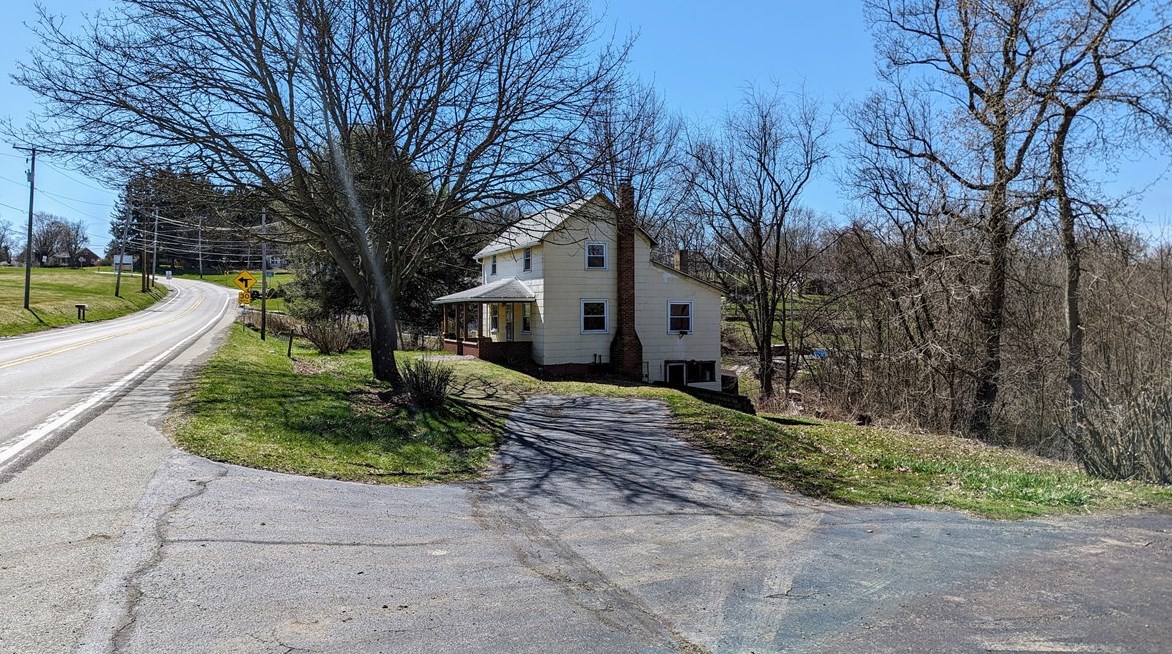1237 Mercer Rd, Ellwood City, PA 16117