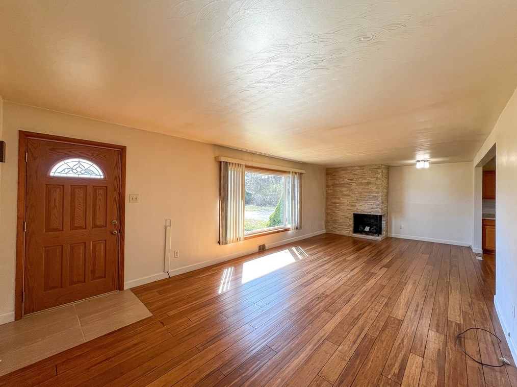 155 Sharon Dr, Butler, PA 16001-2550