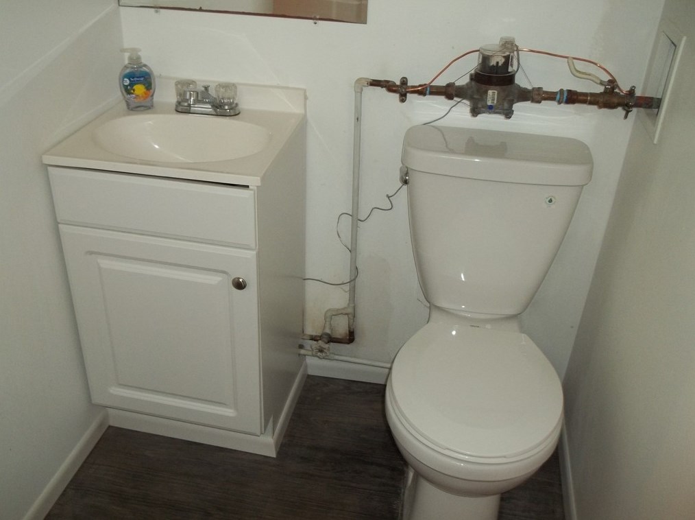 4 Chapel Dr, Pittsburgh PA 15237-2517 exterior