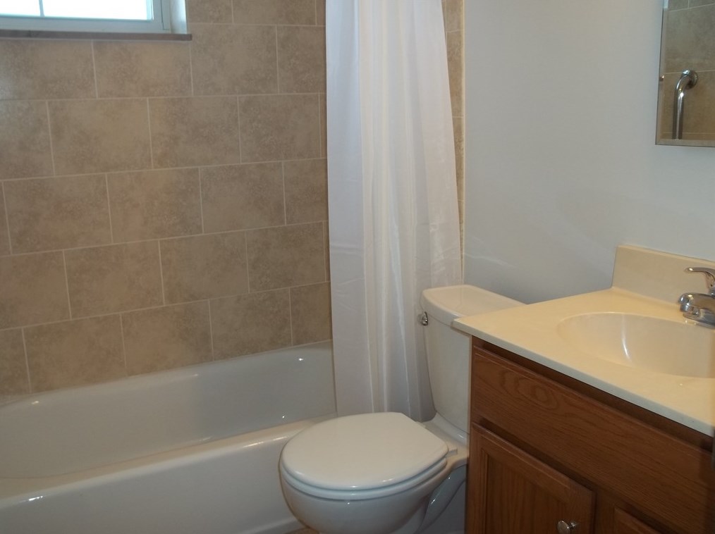 4 Chapel Dr, Pittsburgh PA 15237-2517 exterior