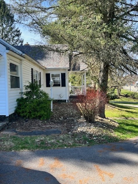 1400 Chicora Rd, Chicora, PA 16025-2518
