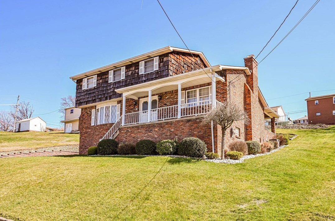 1116 Bennett Ave, Jeannette, PA 15644-1522