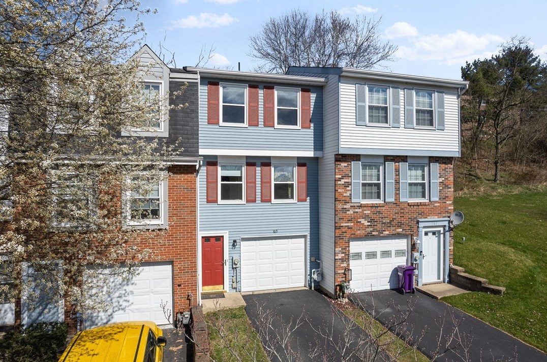 165 Ligonier Ln, New Kensington, PA 15068-9300