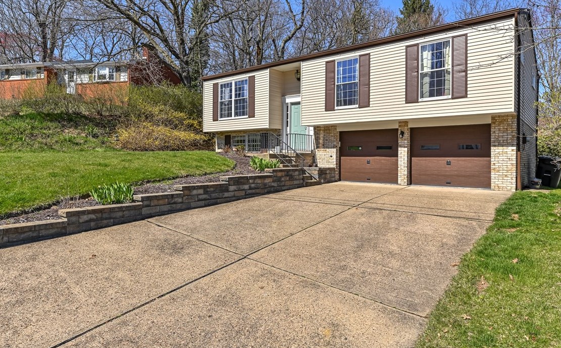 229 Rosebriar Dr, Glenshaw PA  15116-1333 exterior