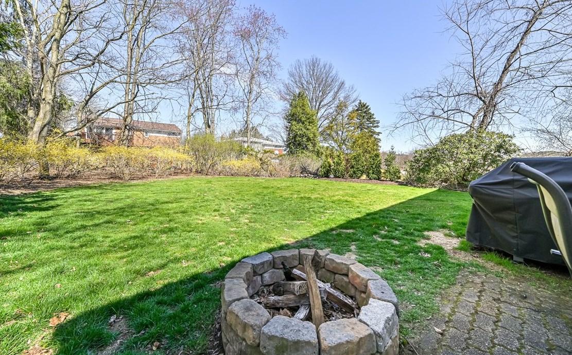 229 Rosebriar Dr, Glenshaw PA  15116-1333 exterior