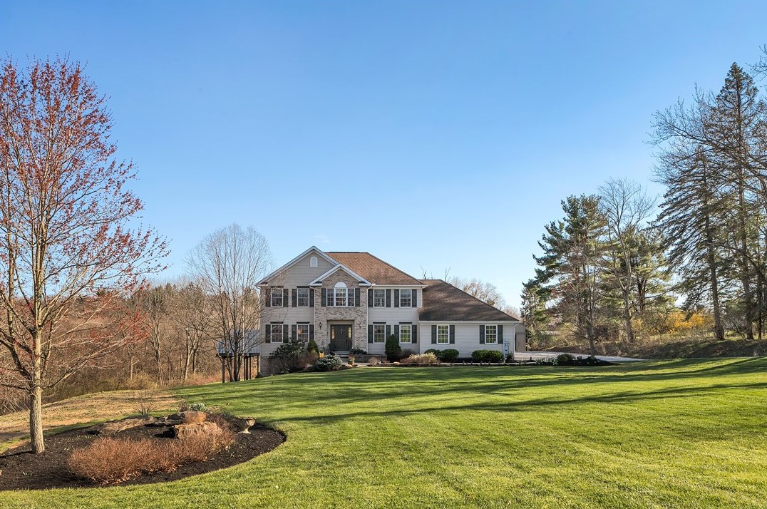 2 Scenic View Dr, Monroeville, PA 15146-4361