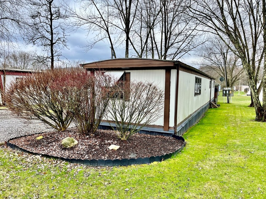 114 Brook Ln, Valencia, PA 16059