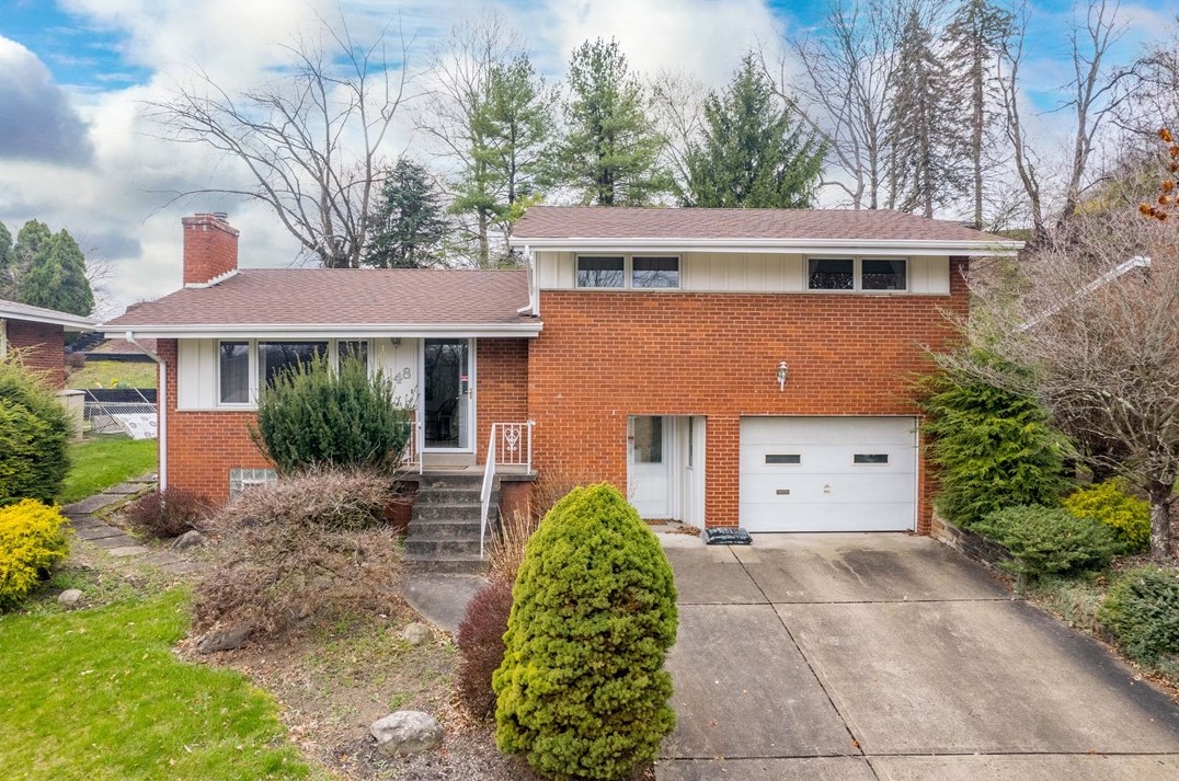348 Yarrow Ln, Pittsburgh, PA 15236-4287