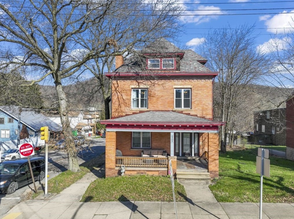 2326 7th Ave, Beaver Falls, PA 15010