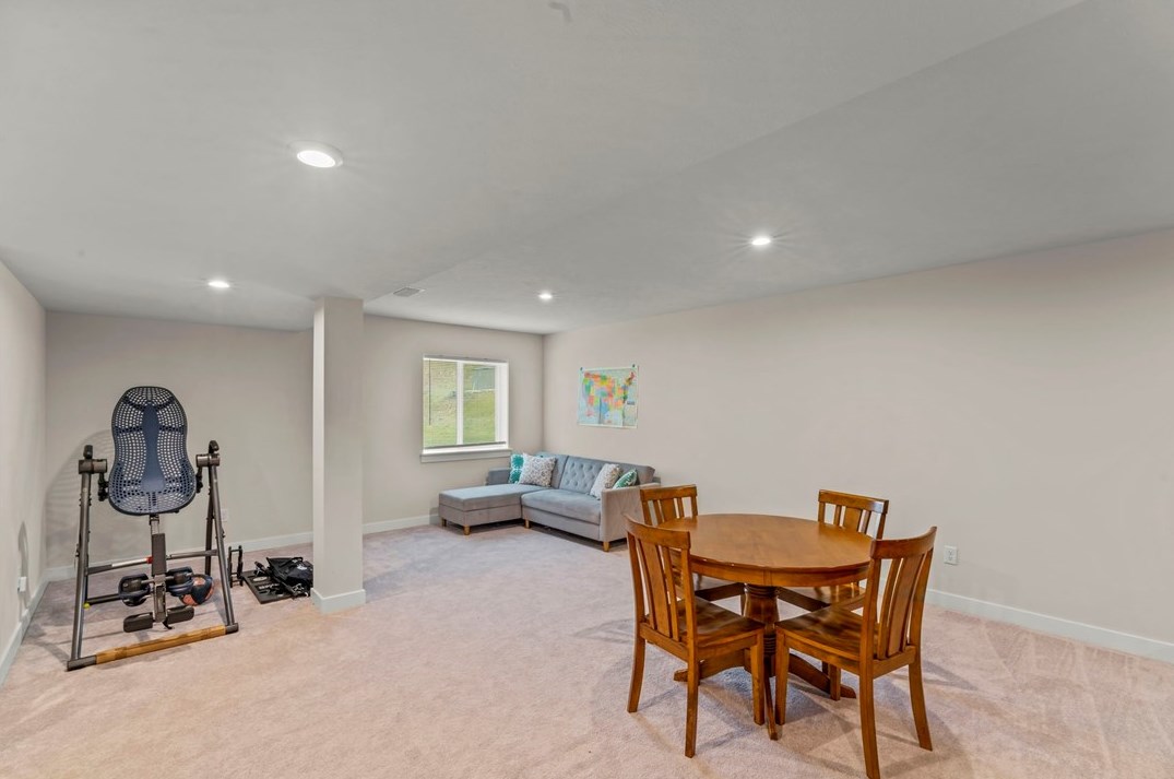 604 Manor Dr, Washington PA  15301-2967 exterior