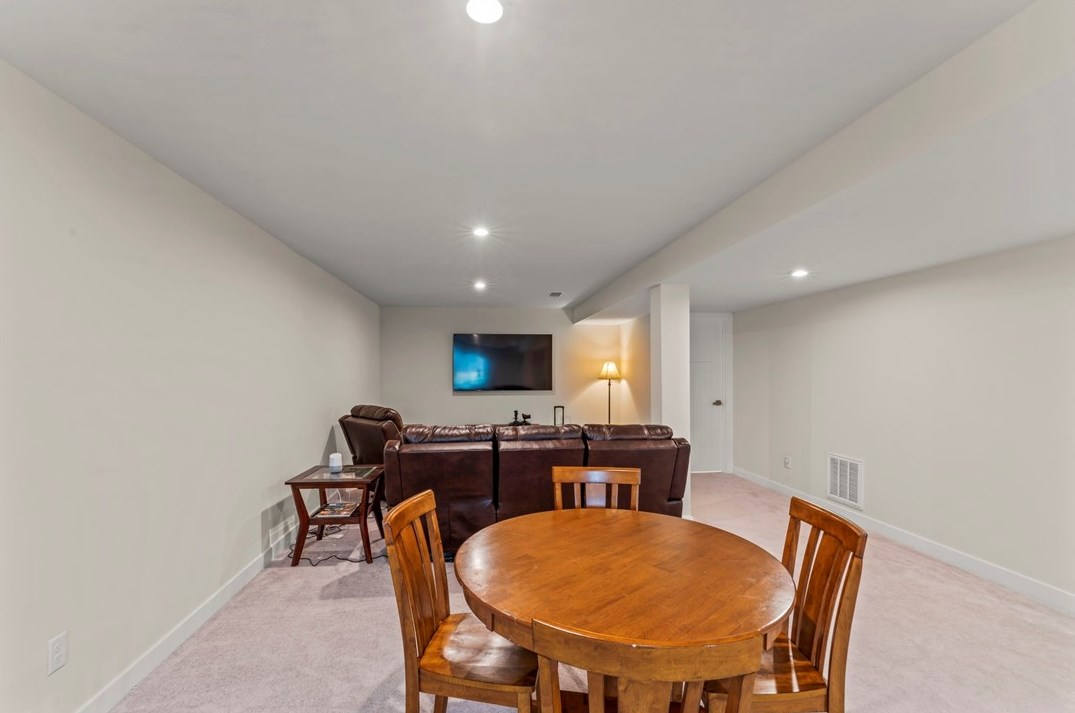 604 Manor Dr, Washington PA  15301-2967 exterior