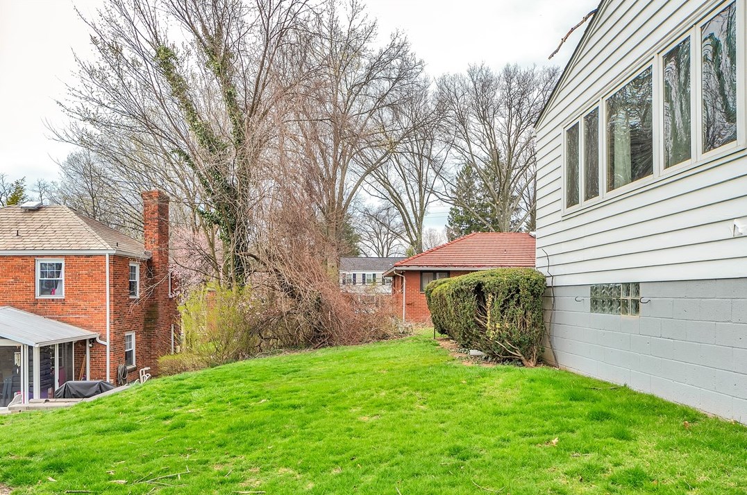 406 Smt Dr, Pittsburgh PA 15238-2921 exterior