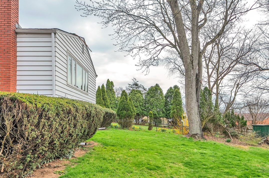 406 Smt Dr, Pittsburgh PA 15238-2921 exterior