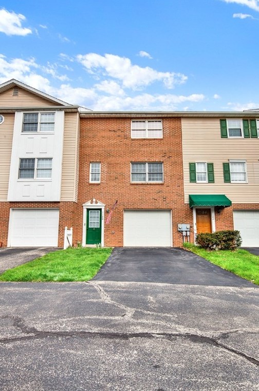 1120 Cranston Dr, Greensburg, PA 15601
