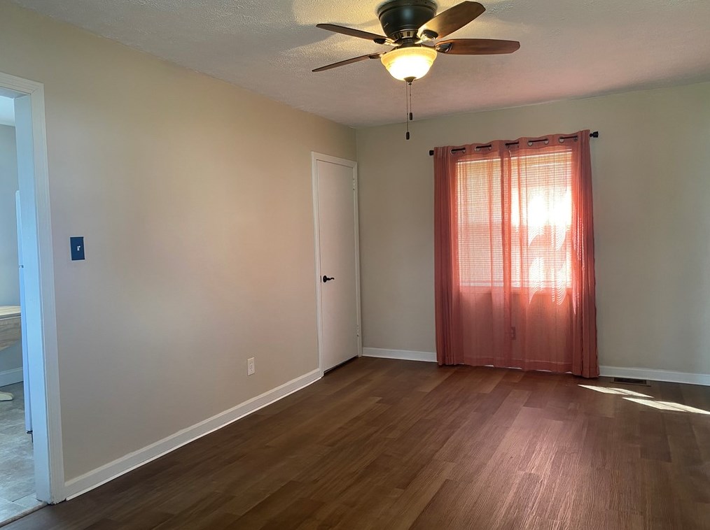 1154 Plum St, Hermitage, PA 16146-3136