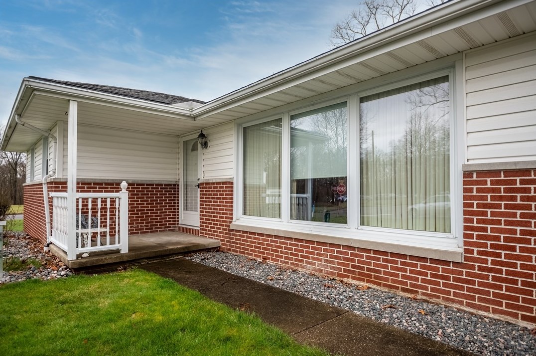 1838 Memorial Dr, Hermitage, PA 16121