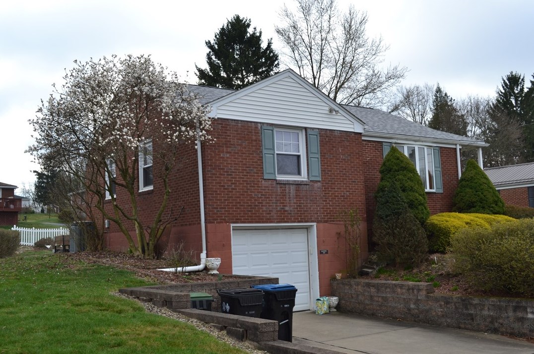 9234 Pannier Rd, Pittsburgh, PA 15237-5524