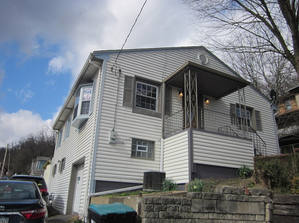 333 1/2 W 11th Ave, Tarentum, PA 15084