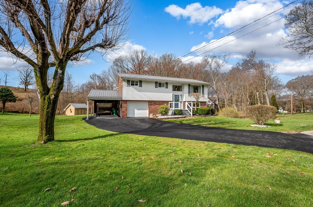 130 Dolphin Dr, Butler, PA 16002-3502