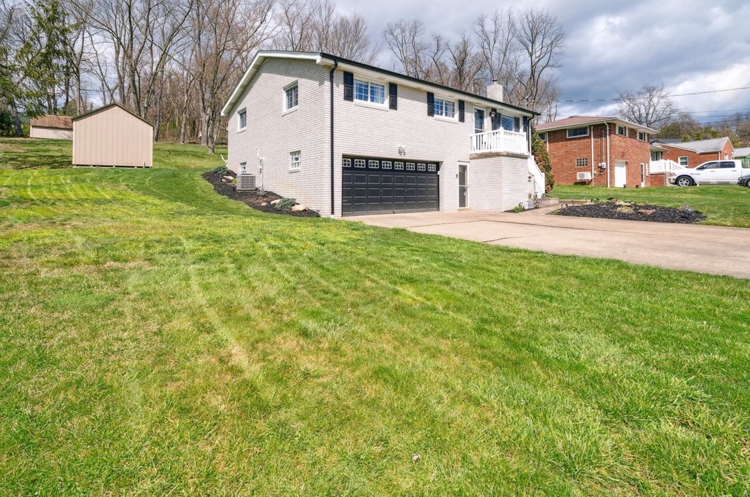 900 Whitehead Ln, North Huntingdon, PA 15642